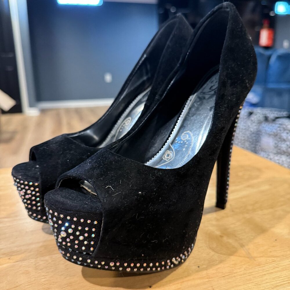 Black Velvet Bling Heels – Size 6 – 5” Peep Toe Glam ✨